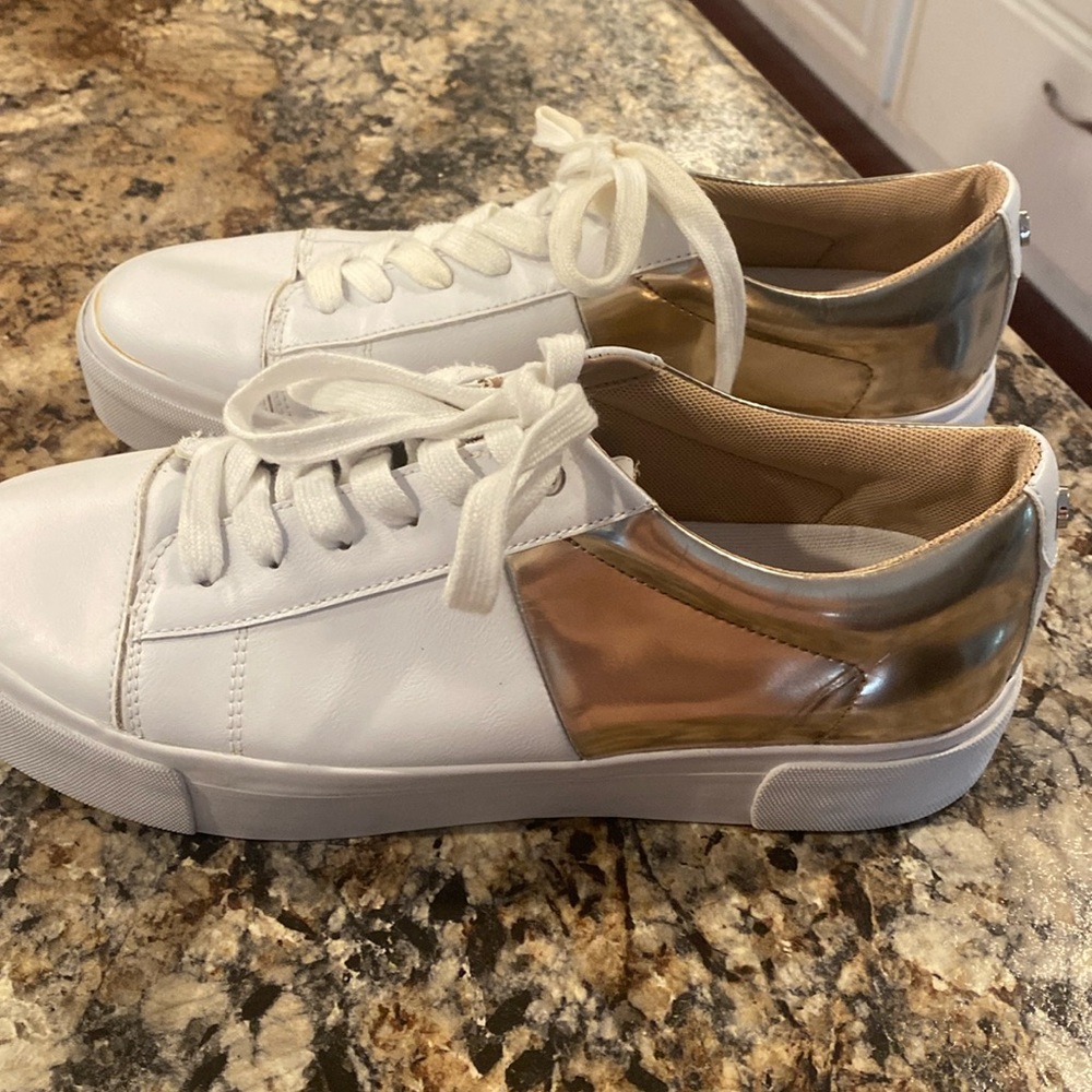 Marc Fisher ladies shoes. Size 9.5. White with shiny gold on the heel.